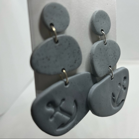 ⚓️NWT Handcrafted Anchor Earrings - Picture 5 of 8